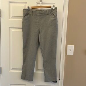 Gray Houndstooth pull on pants. Stretchy. Ankle length